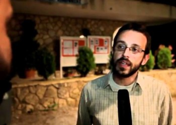 Ο Άρης Χατζηστεφάνου μιλάει για το «This is not a coup»