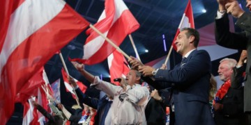 Μεταξύ αντίδρασης και αυταρχισμού η Αυστρία