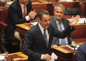 Ψέματα και τεχνάσματα από κυβερνώντες και αντιπολιτευόμενους μνημονιακούς