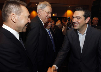 Ο Στουρνάρας ξεσπαθώνει, η κυβέρνηση σφαγιάζει