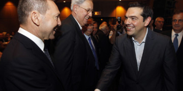 Ο Στουρνάρας ξεσπαθώνει, η κυβέρνηση σφαγιάζει