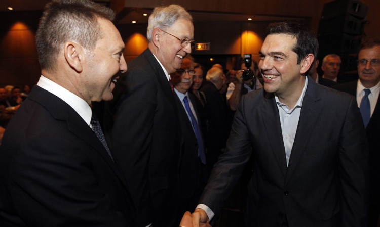 Ο Στουρνάρας ξεσπαθώνει, η κυβέρνηση σφαγιάζει