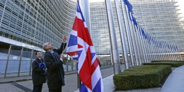 Οι άνεργοι ψήφισαν έξω, οι πλούσιοι μέσα