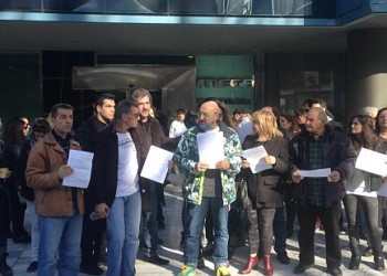 Βορά οι εργαζόμενοι στον «εμφύλιο της διαπλοκής»