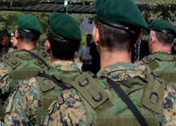 Ο ελληνικός στρατός στρέφει τα όπλα κατά του λαού