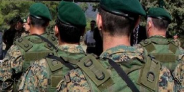 Ο ελληνικός στρατός στρέφει τα όπλα κατά του λαού