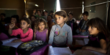 Δημόσια εκπαίδευση για όλα τα προσφυγόπουλα