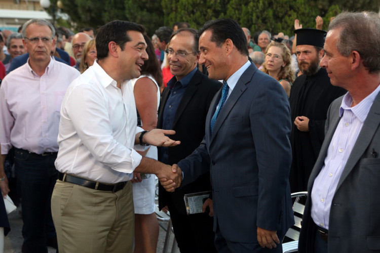 «Μαϊμού» τα πολιτικά χαρακώματα ΣΥΡΙΖΑ-ΝΔ