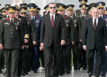 Tα λαϊκά συμφέροντα δεν εξυπηρετούνται από τις αστικές αντιθέσεις