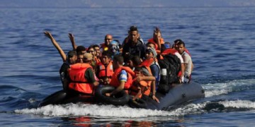 Αυξάνονται πάλι οι προσφυγικές ροές