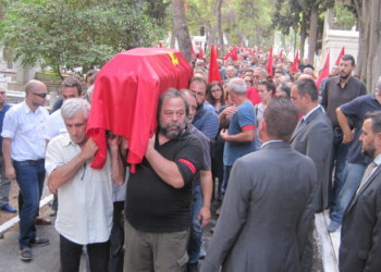 Όλες οι γενιές, όλα τα ρεύματα στην κηδεία του Χρίστου Μπίστη