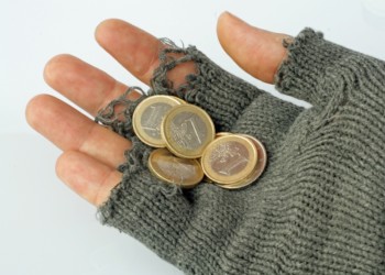 Θέμα: Βαθαίνει η φτώχεια στην Ελλάδα