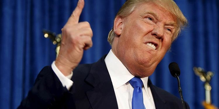 Η ηγεσία των Δημοκρατικών χαρίζει στον Τράμπ το Λευκό Οίκο;