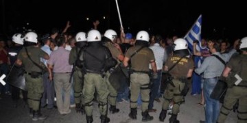 Το αυγό του φιδιού επωάζεται ξανά