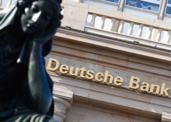Deutsche Bank: Μαίνεται ο οικονομικός πόλεμος ΗΠΑ – ΕΕ