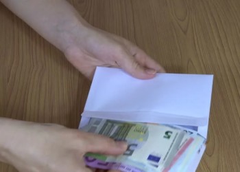 Η γενιά των 100 ευρώ!