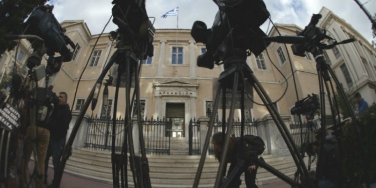 ΣΤΕ: Στα άκρα η κόντρα των διαπλεκόμενων