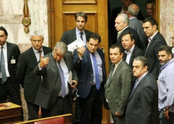 Βαβέλ η ΝΔ, αναλώσιμος ο Μητσοτάκης