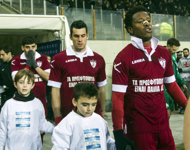 Παίζουν μπάλα  με το …προσφυγικό!