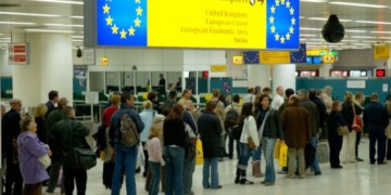 Ο Έλληνας Κρόνος τρώει και διώχνει τα παιδιά του