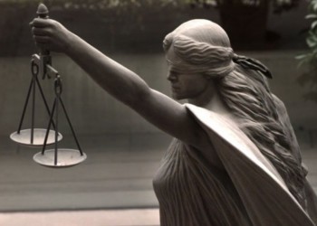 Η δικαιοσύνη δεν είναι τυφλή, αλλήθωρη είναι