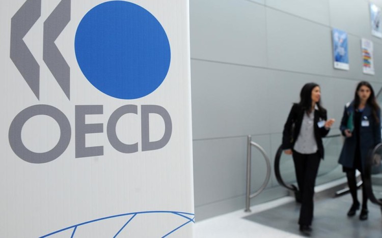 Νόμος-γάντι  για σύσταση εταιρειών και δουλεμπόρους εργασίας