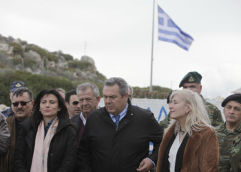 Σκύβουν αμέριμνοι μπρος στη νεοφασιστική άβυσσο
