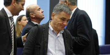 Νέες μειώσεις συντάξεων και αυξήσεις φόρων  στο τραπέζι