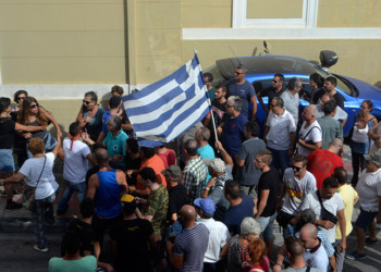Βόρειο Αιγαίο: Κυβερνητική «στοργή» για την Χρυσή Αυγή