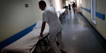 Η Υγεία αργοπεθαίνει  στα χρόνια των μνημονίων