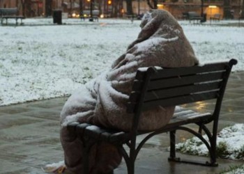 Ταξικός χιονιάς πάγωσε φτωχούς και ανέργους