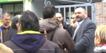Εισβολή χρυσαυγιτών σε σχολείο