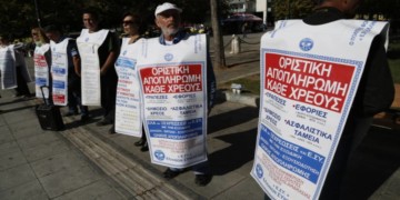 Ακροδεξιό αεροπλανάκι, με πιλότο το παράλογο