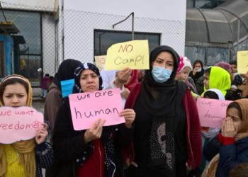 «Εδώ μας σκοτώνουν με λόγια και υποσχέσεις»