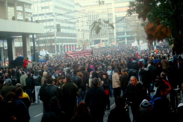 Η συγκλονιστική διαδήλωση και σύγκρουση της 12 Φλεβάρη 2012