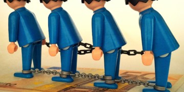 Από τα πάνω και προς τα πίσω ή από τα κάτω και προς τα μπρος;