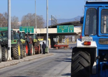 Τα μπλόκα φεύγουν, όχι ο αγώνας!