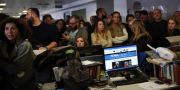 Πίσω από τις κάμερες 12.02