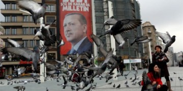 Ο Ταγίπ Ερντογάν σουλτάνος και χανουμάκι