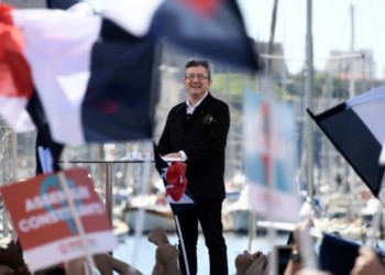 Μελανσόν, αριστερή «σφήνα» σε ένα αντιδραστικό σκηνικό