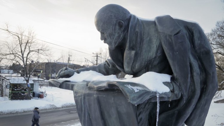 ΚΚΕ για 100 χρόνια από τον Οκτώβρη: Στις καλένδες τα δύσκολα…