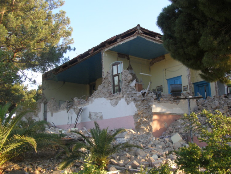 Μεγάλες πληγές άφησε ο Εγκέλαδος