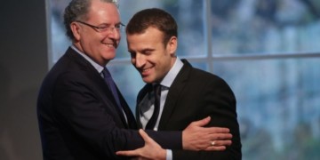 Σκάνδαλα και παραιτήσεις με το …καλημέρα για Μακρόν