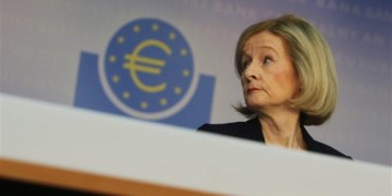 Τράπεζες: Πολύ σοβαρή δουλειά για να ανατεθεί σε ιδιώτες