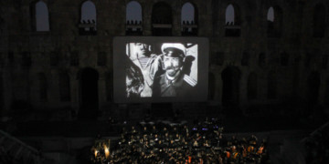 Όταν η κόκκινη σημαία χειροκροτήθηκε στο Ηρώδειο