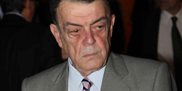 Μεταθανάτιοι ύμνοι για έναν καναλάρχη