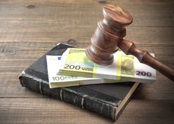 Κατασχέσεις και υπερφορολόγηση «πνίγουν» τον λαό