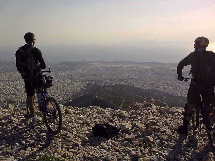 Θυσία στα κέρδη τους ο Υμηττός;