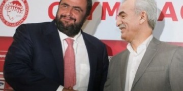 Από τη δημόσια στην εταιρική διαπλοκή