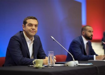 Το Πριν ενοχλεί και γι’ αυτό «κόβεται»